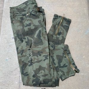 Free Culture distressed camo w/ ankle zippers